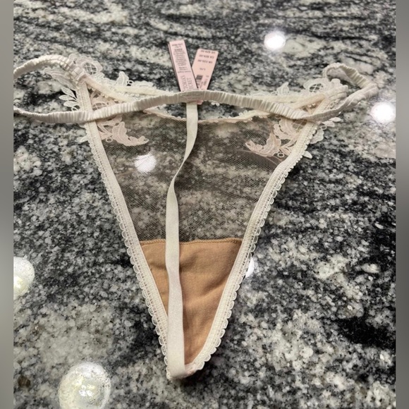 Victoria’s Secret V string Panty Large - Picture 6 of 9